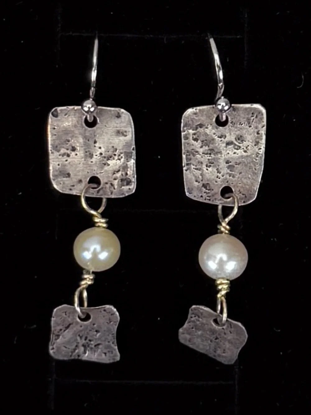 Vintage lightweight hammered silvertone faux pearl wire wrapped pierced earrings